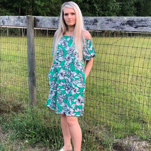 Off the shoulder floral dress in Kelly green - Picture 1 of 2